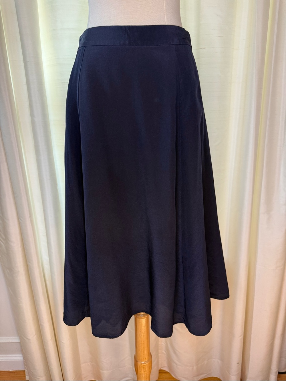Vintage J. Crew 90s 100% Silk Navy A-Line Midi Skirt Size 2 Minimalist - Picture 2 of 11